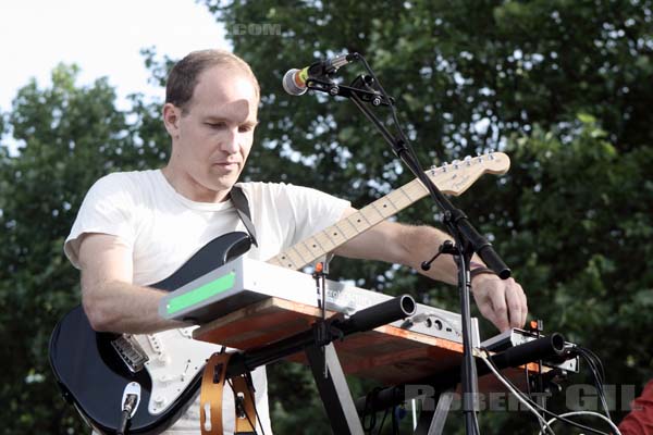 CARIBOU - 2011-05-28 - PARIS - Parc de la Villette - Daniel Victor Snaith